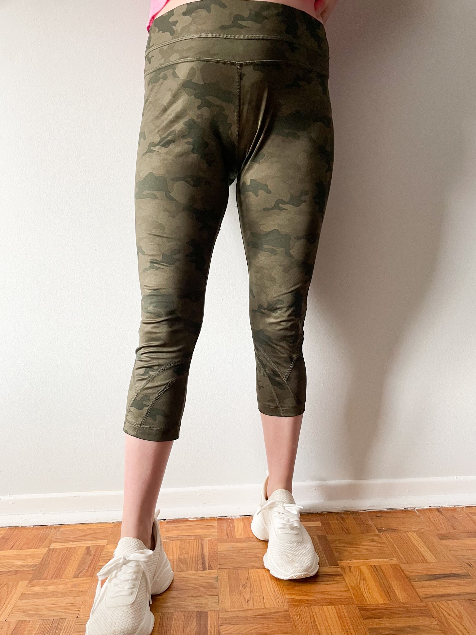 Lululemon Green Camo Cropped Legging - Size 10 – Le Prix Fashion