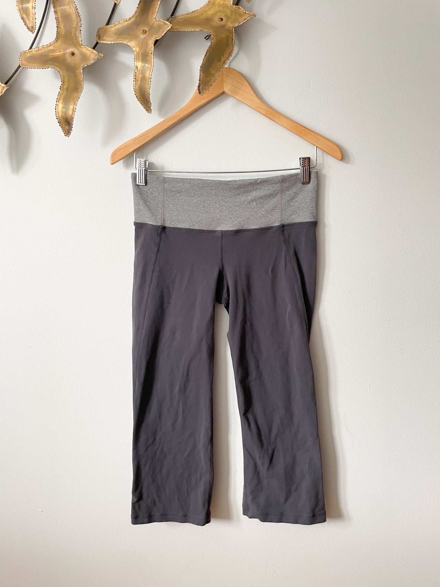 lululemon athletica, Pants & Jumpsuits, Lululemon Cropped Capri Leggings  Capri Size 6 Grey Coral Ruched Side Detail