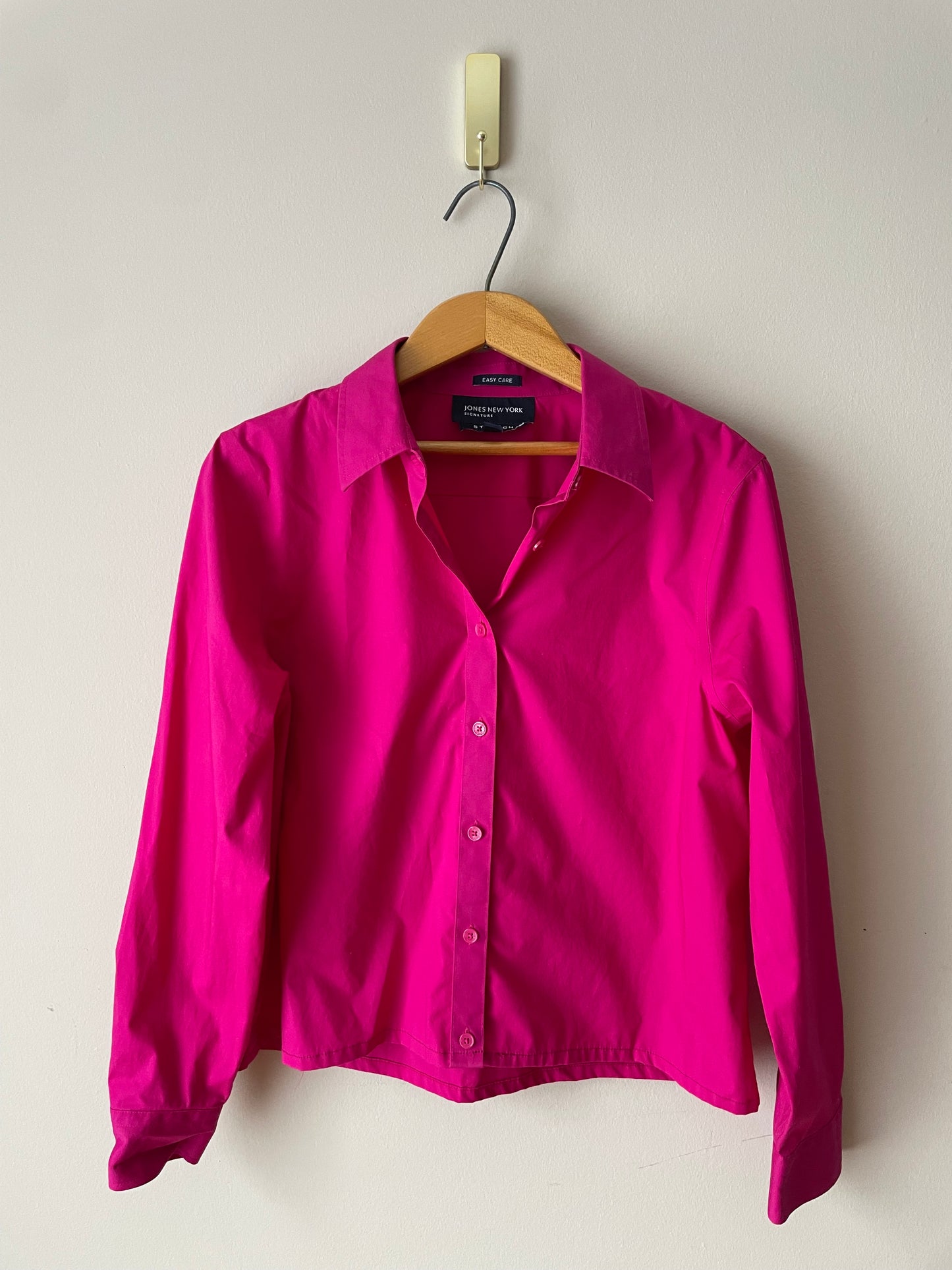 Jones New York Hot Pink Easy Care Stretch Cropped Button Up Shirt - Medium