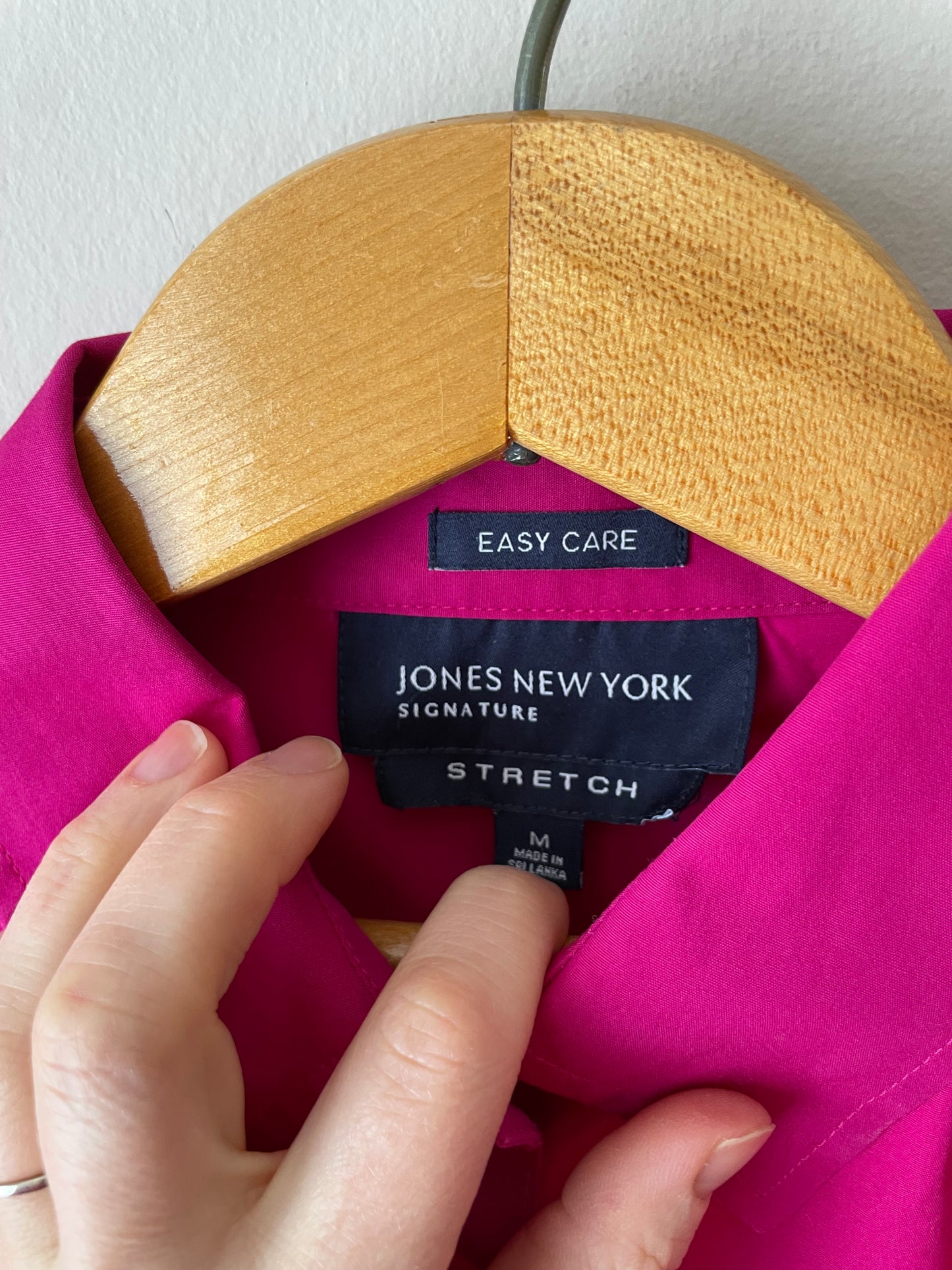 Jones New York Hot Pink Easy Care Stretch Cropped Button Up Shirt - Medium