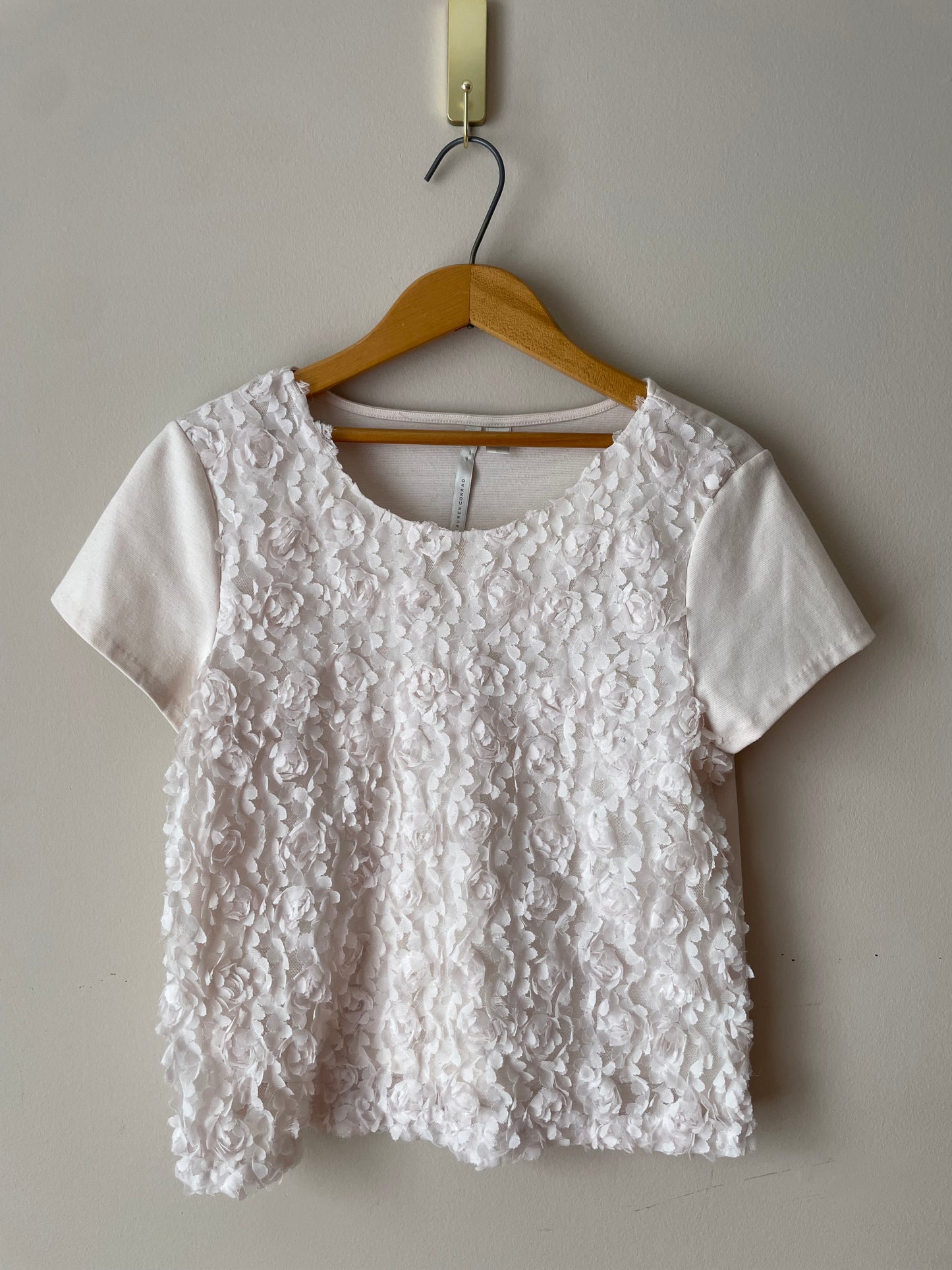 Lauren Conrad White Flower Appliqué Top - Medium