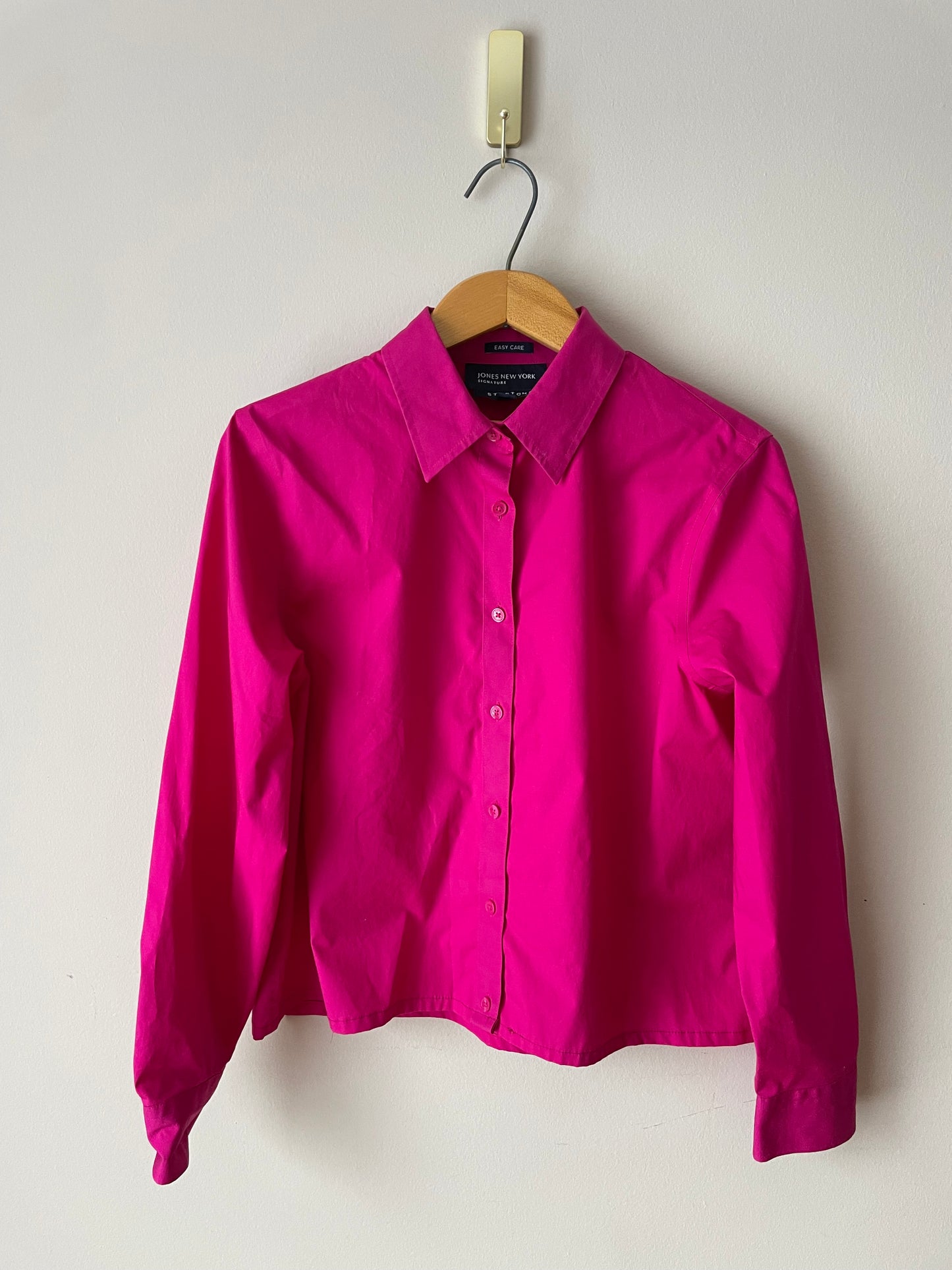 Jones New York Hot Pink Easy Care Stretch Cropped Button Up Shirt - Medium