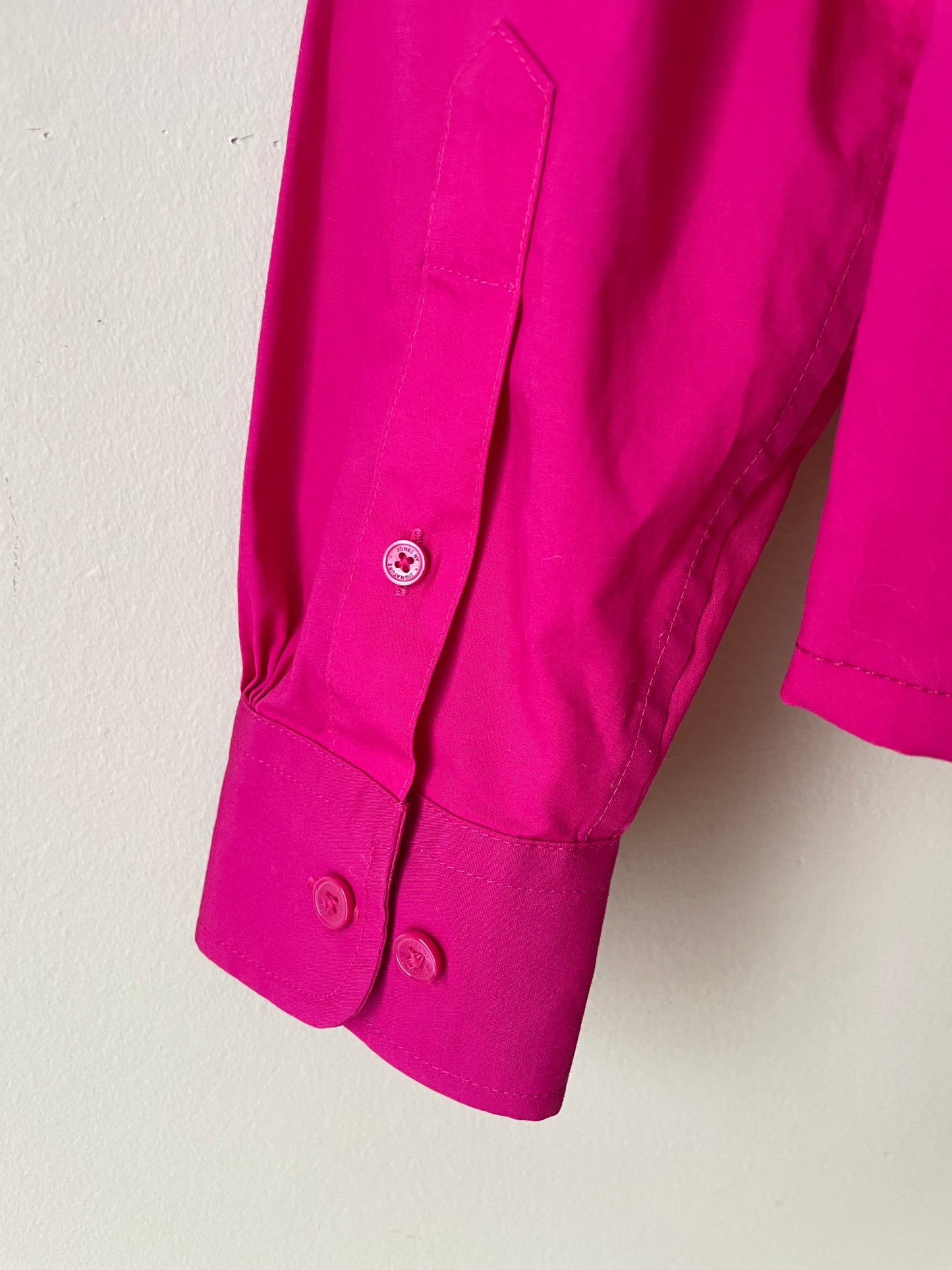 Jones New York Hot Pink Easy Care Stretch Cropped Button Up Shirt - Medium