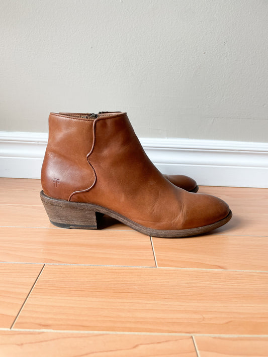 Frye Leather Carson Piping Bootie in Caramel Antique - Size 8.5