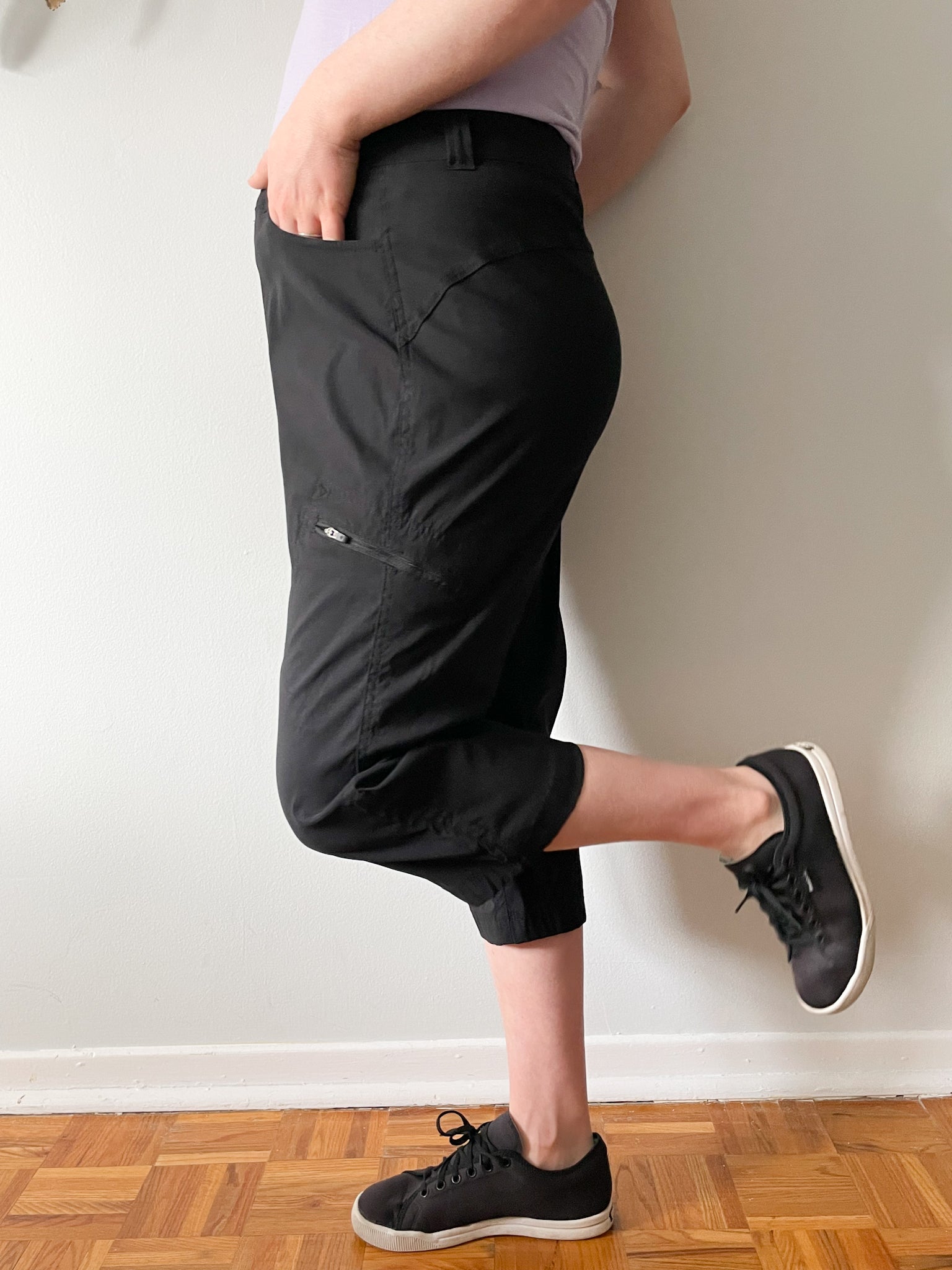Eddie Bauer Black Cargo Capri Cropped Pants - Size 10 – Le Prix Fashion &  Consulting