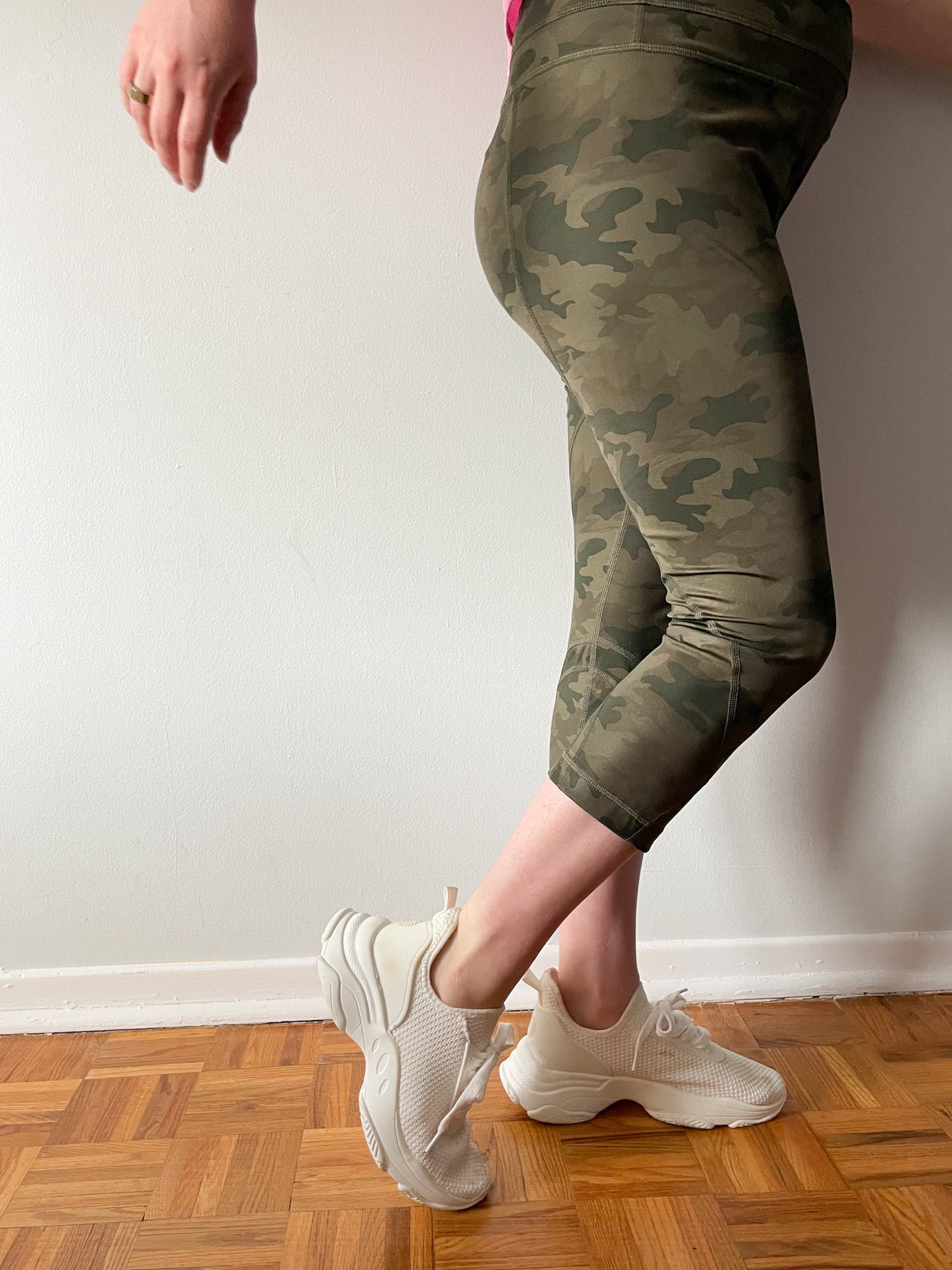 Lululemon Green Camo Cropped Legging - Size 10 – Le Prix Fashion