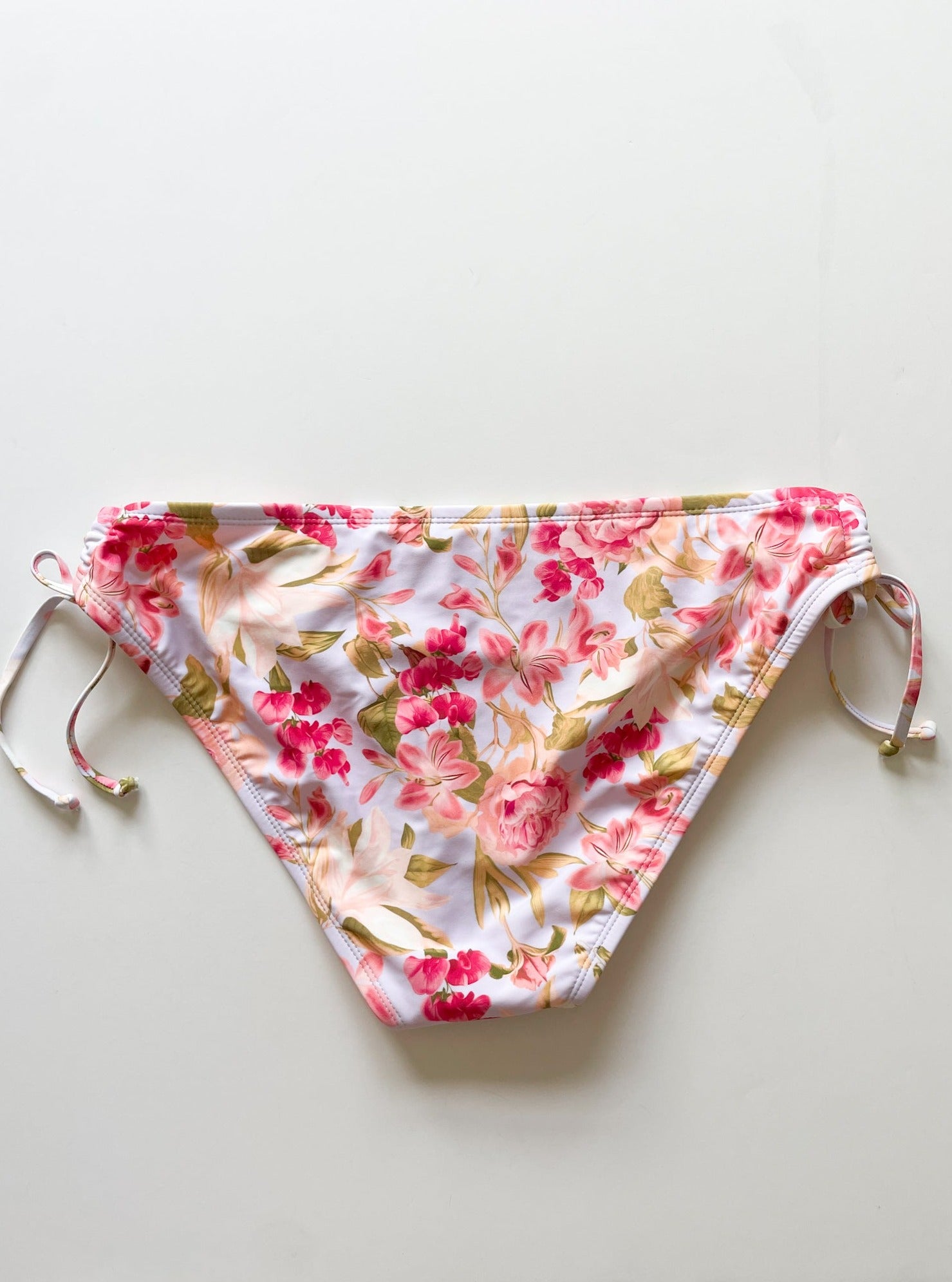 Kona Sol Pink Floral Keyhole Bikini Bottoms NWT - XL – Le Prix Fashion &  Consulting