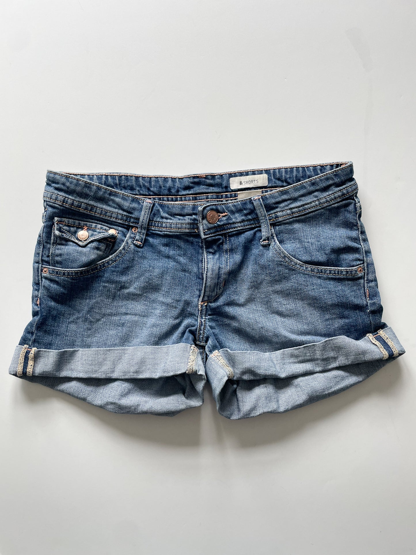  Shorts Light Wash Cuffed Denim Low Rise 3 Shorts - Size 8 – Le Prix  Fashion & Consulting