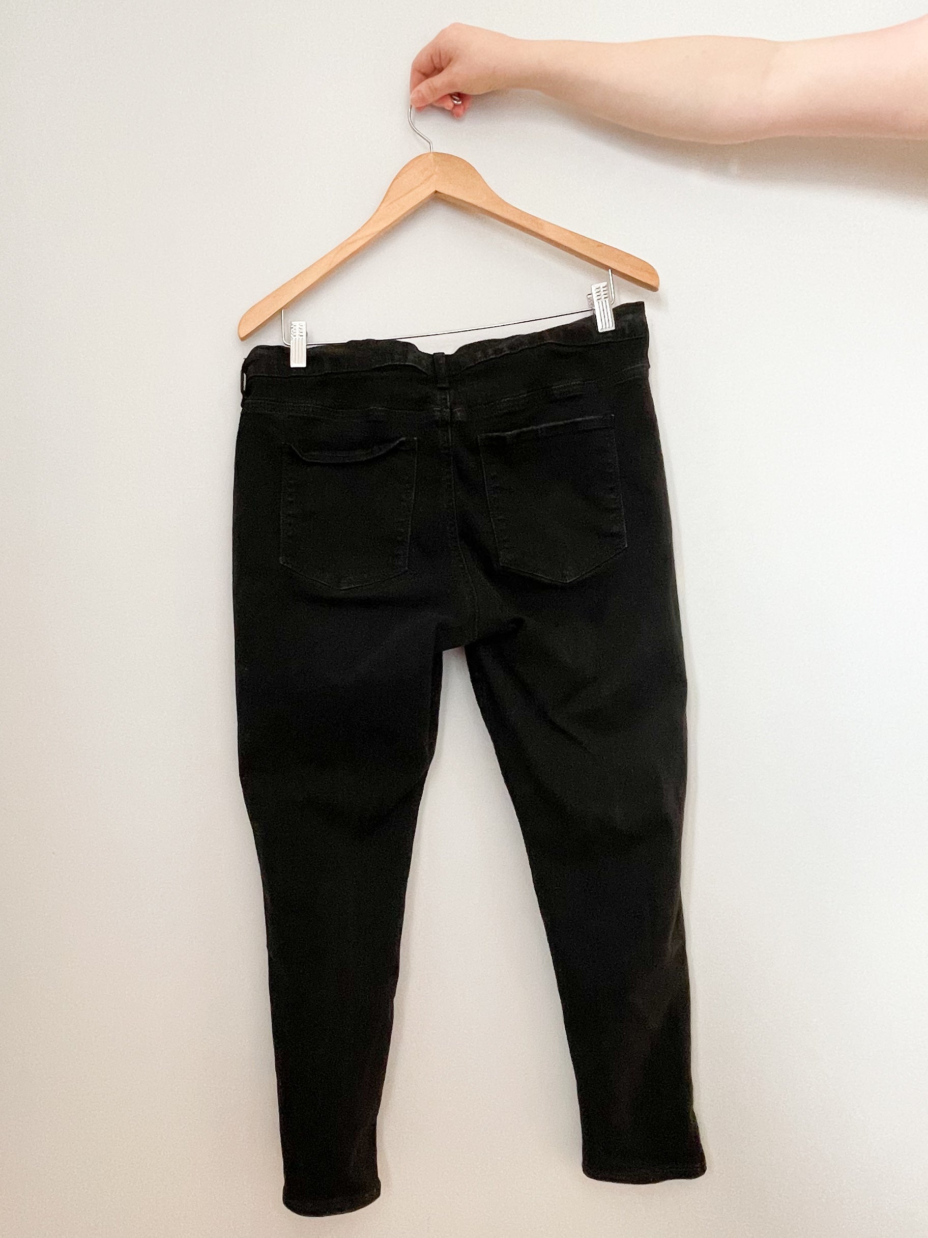 GAP Black High Rise Favourite Jegging Skinny Jeans - Size 33 – Le Prix  Fashion & Consulting