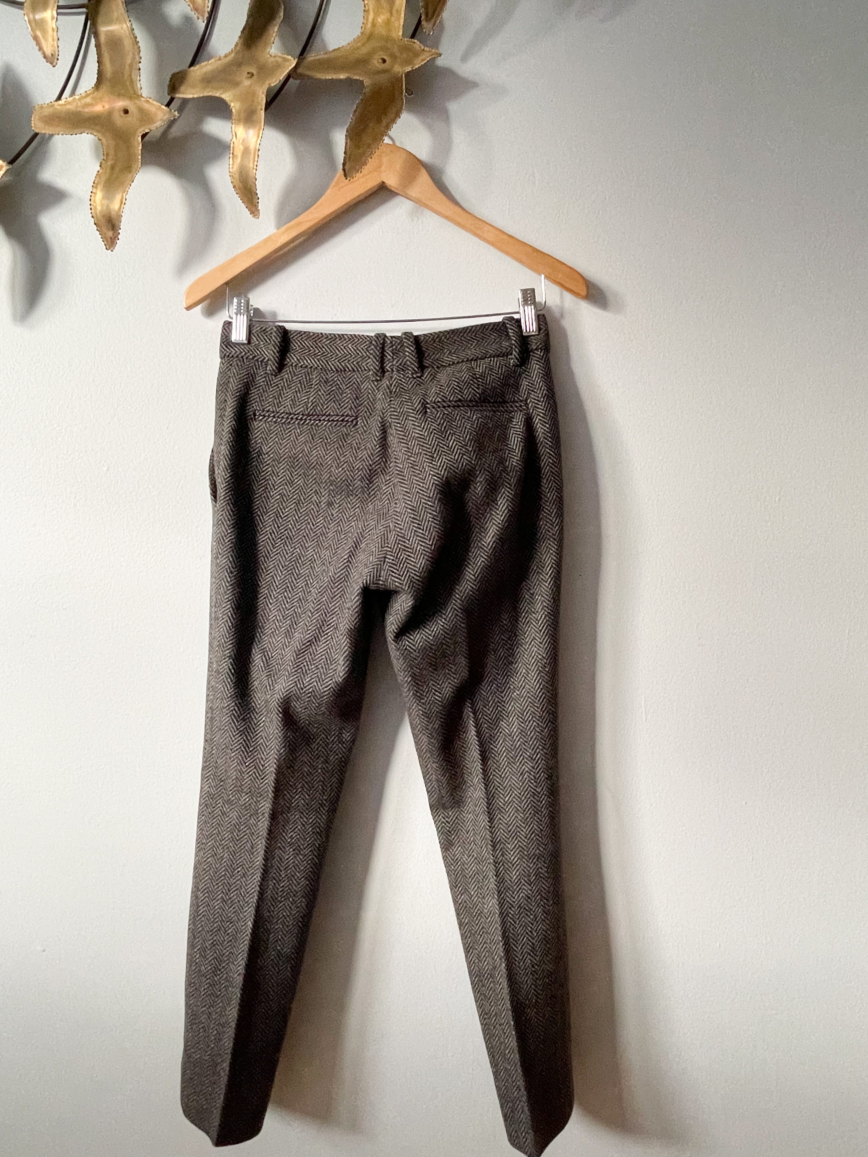 Gucci Grey Herringbone Wool Pleated Trouser Pants IT 36 XXS Le Prix Fashion Consulting