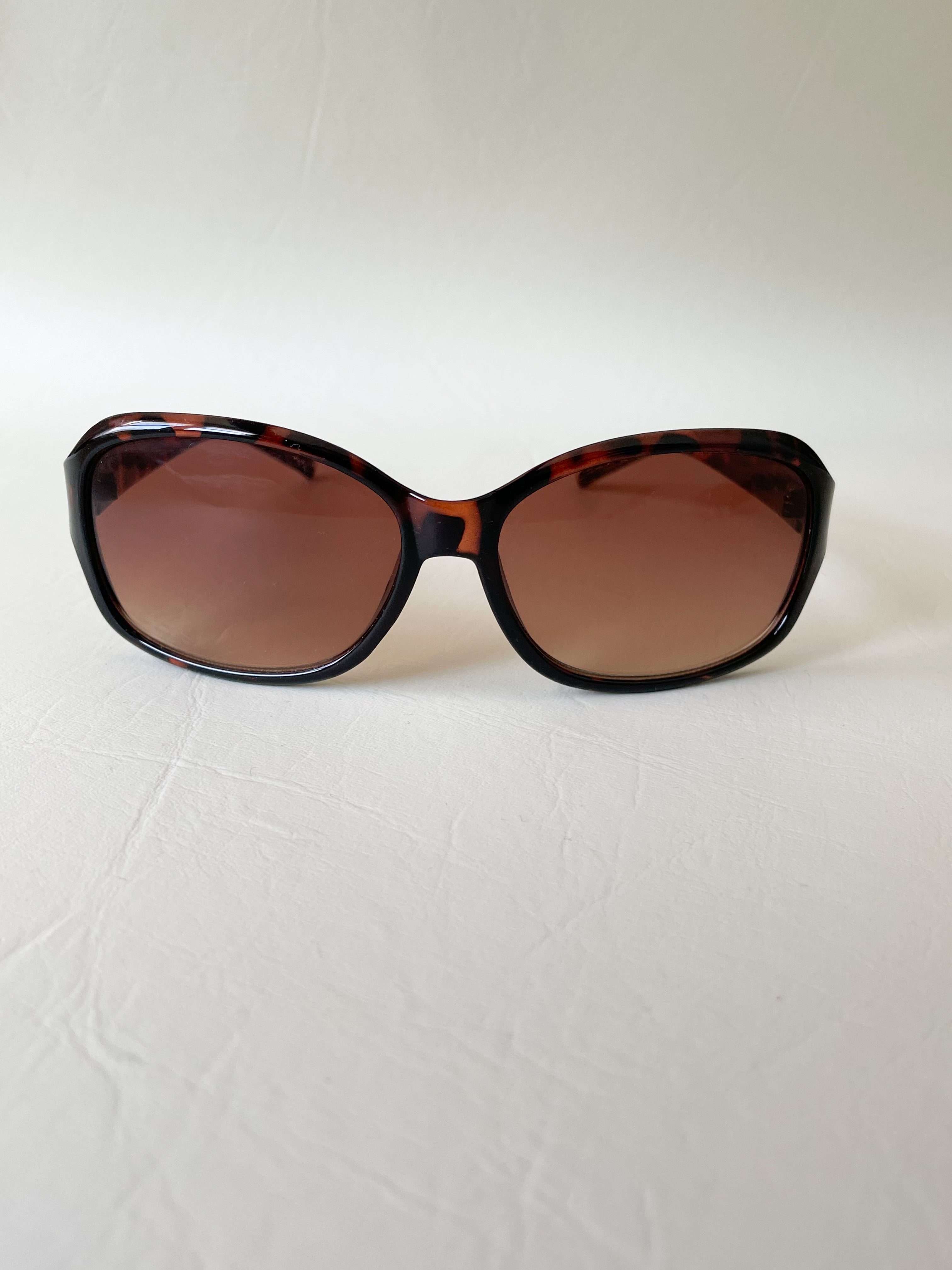 O by Oscar de la Renta Tortoiseshell Sunglasses Le Prix Fashion Consulting