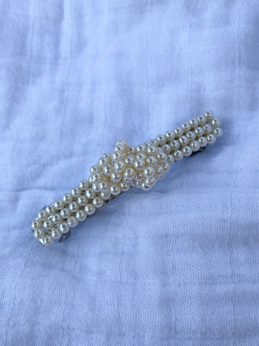 Elegant Pearl Cluster Hair Clip – Classic Barrette