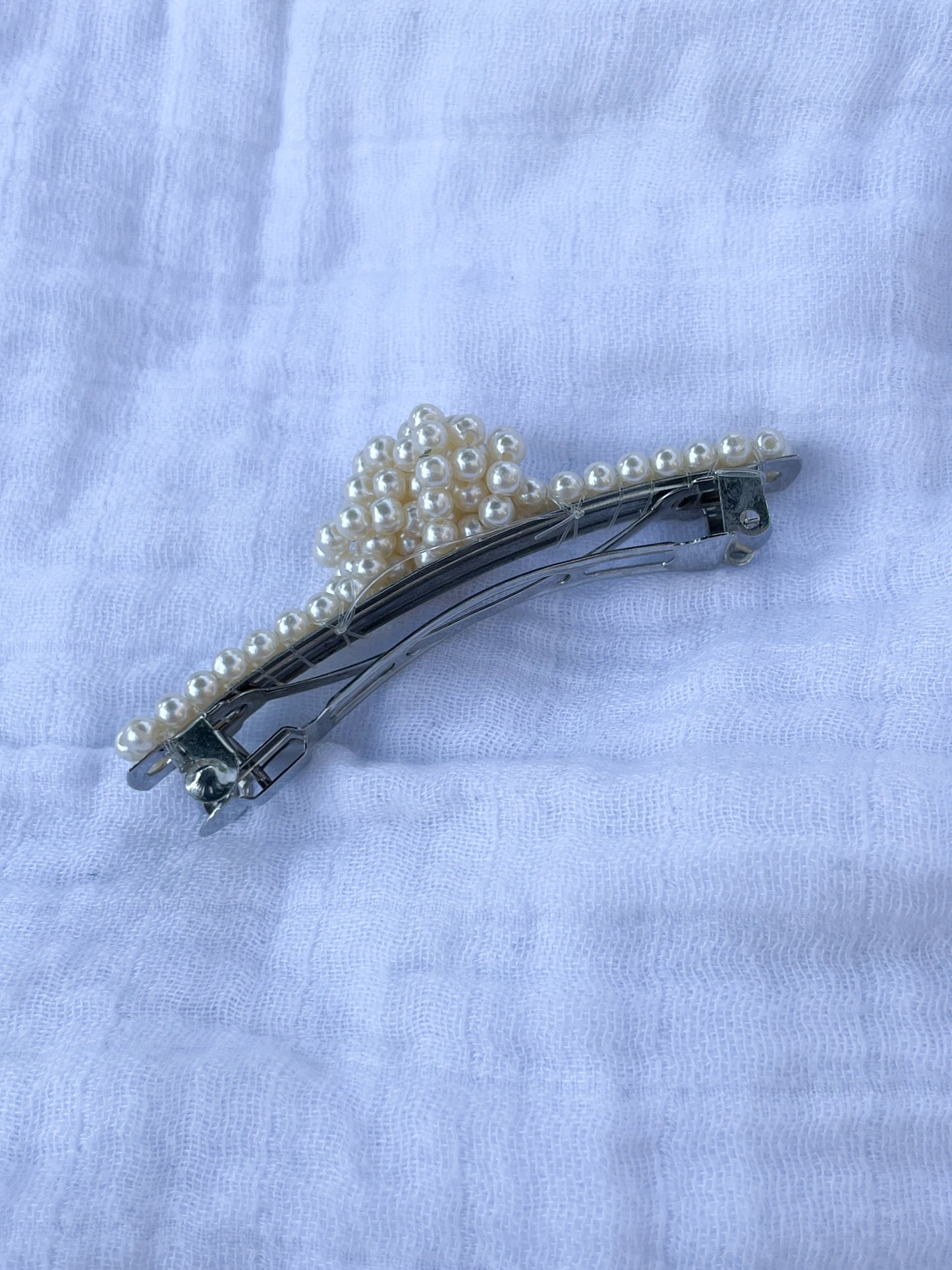 Elegant Pearl Cluster Hair Clip – Classic Barrette