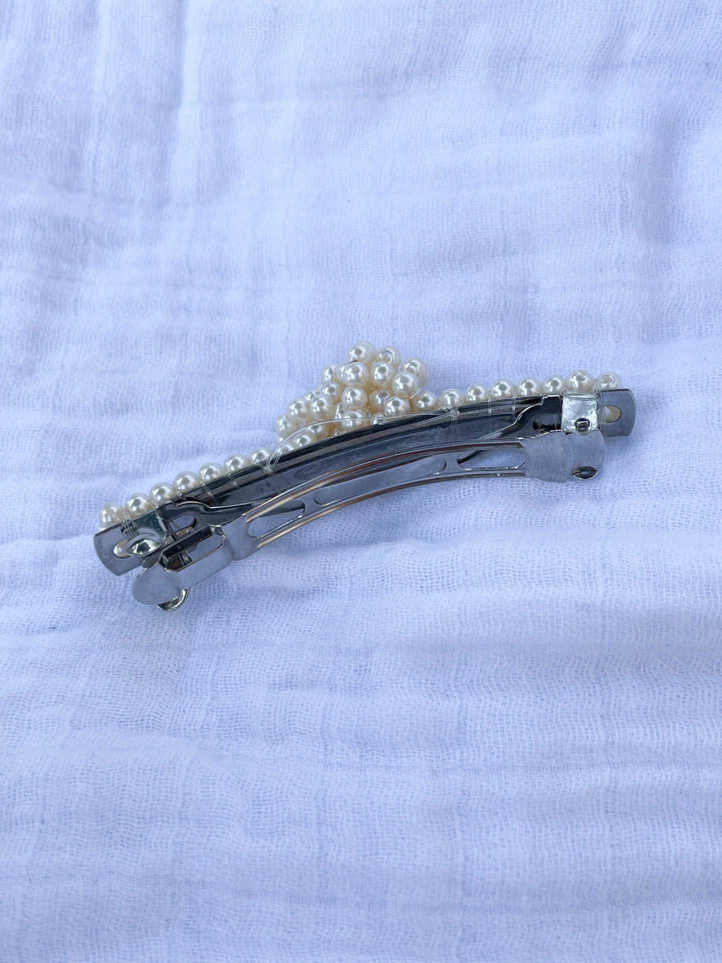 Elegant Pearl Cluster Hair Clip – Classic Barrette