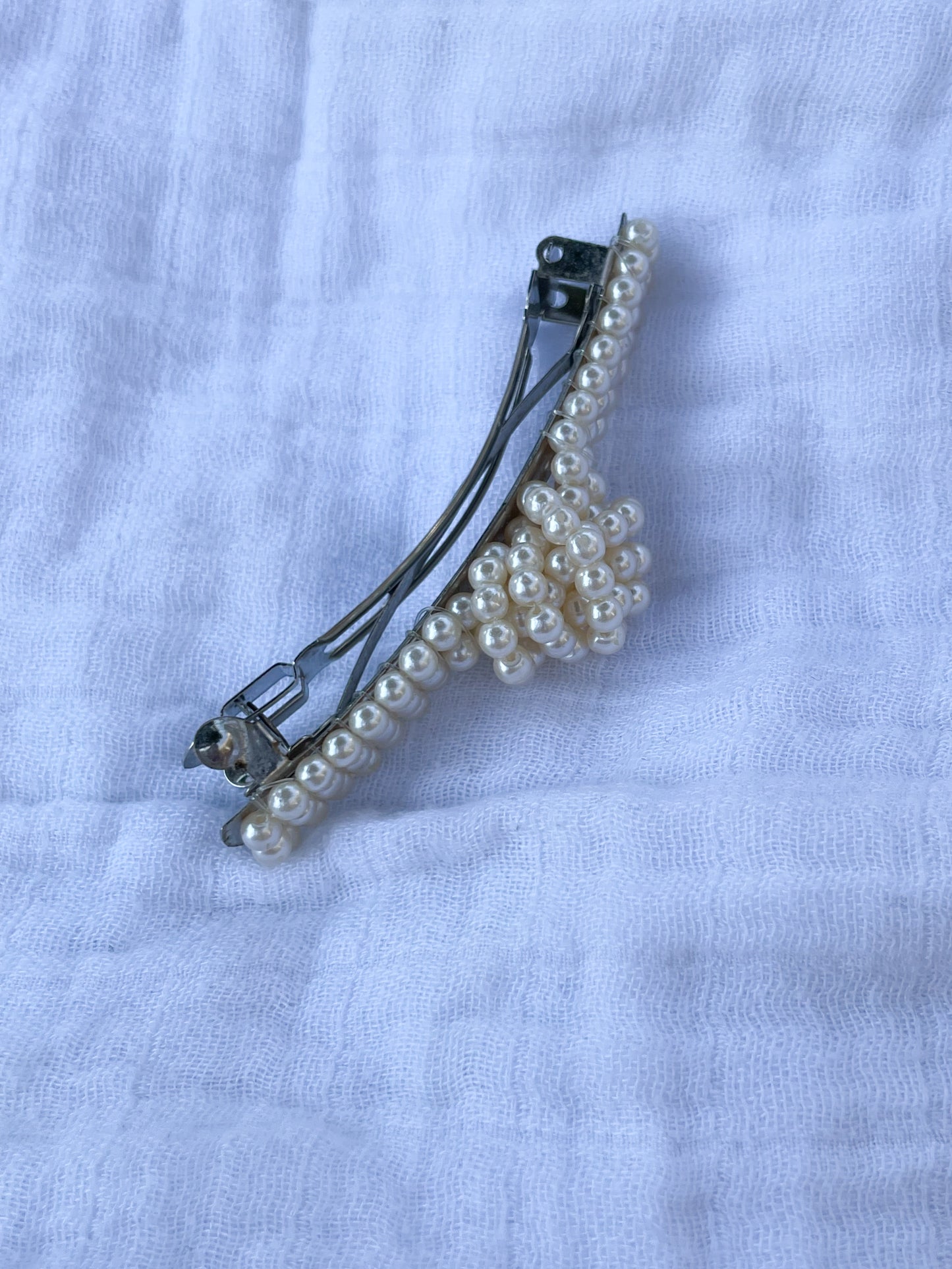 Elegant Pearl Cluster Hair Clip – Classic Barrette