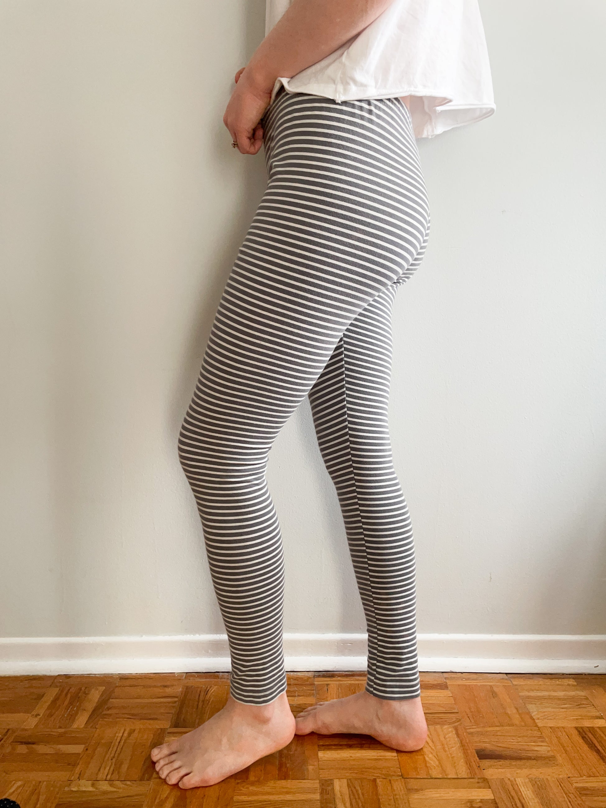 Xhilaration Grey & White Stripe Stretch Leggings - S/M – Le Prix Fashion &  Consulting
