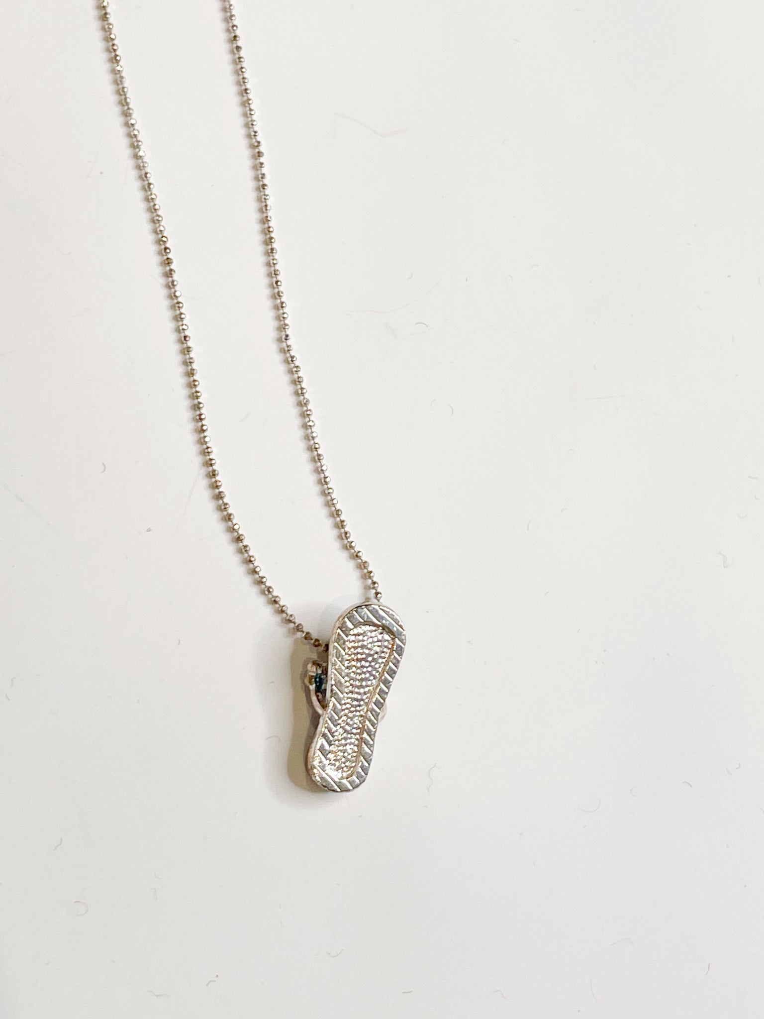 Flip flop 2025 charm necklace