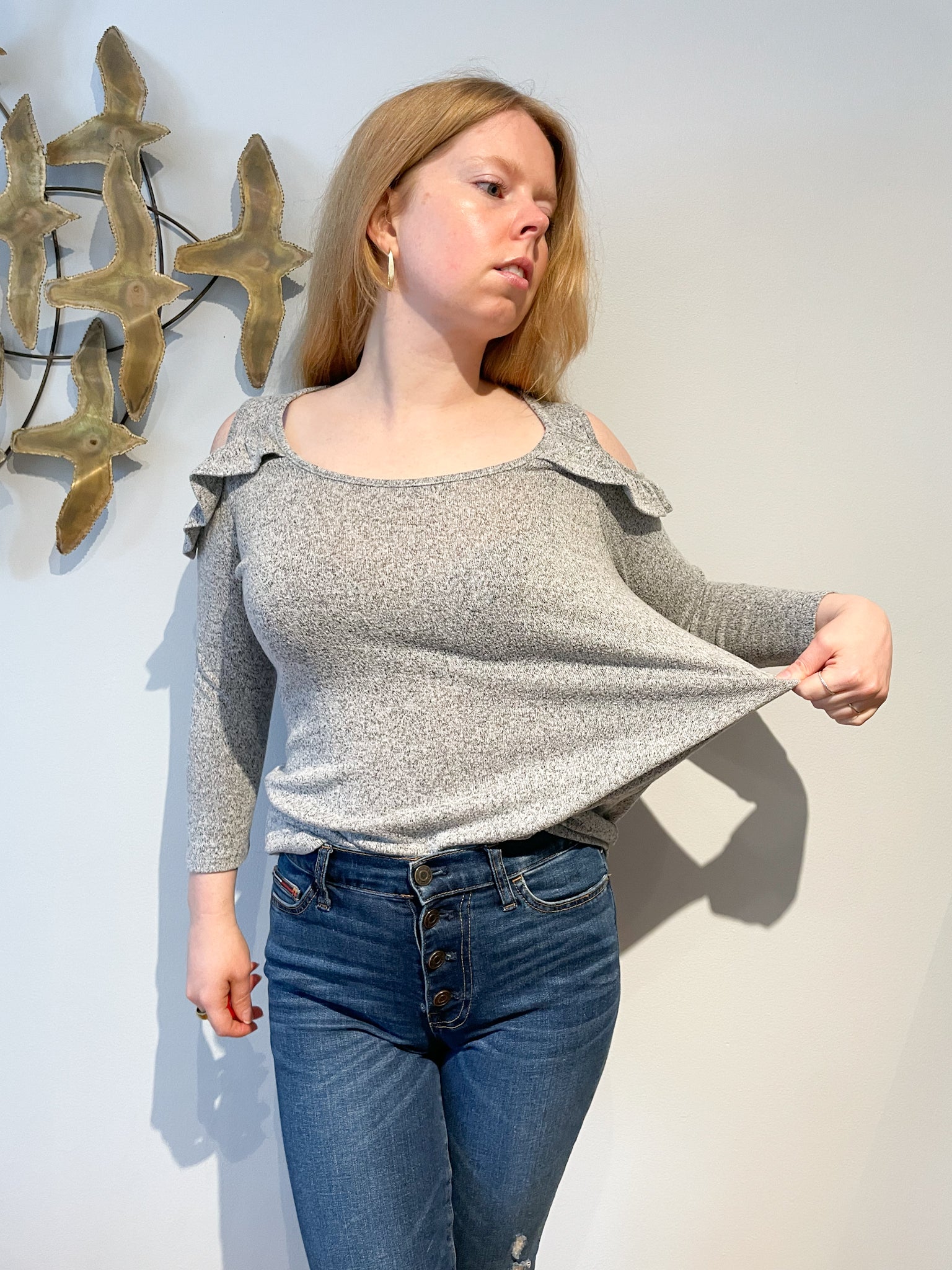 Heather Grey Ruffle Shoulder Cutout Sweater - M/L – Le Prix